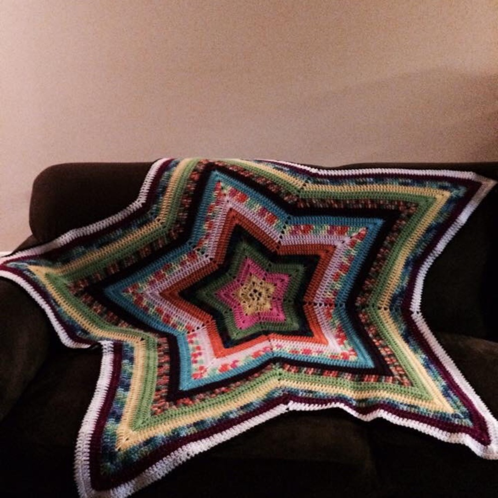 ⭐️HANDCRAFTED CROCHET STAR BLANKET⭐️ - Picture 3 of 6